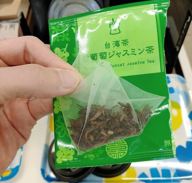 ローソン台湾茶｜白葡萄ジャスミン茶&白桃凍頂烏龍茶の感想とカロリー