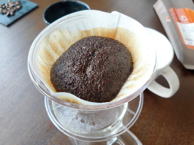 コーヒー豆を蒸らす