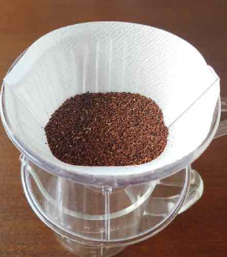 ドリップの場合、コーヒー豆の挽き具合は中挽き〜中細挽きが基本